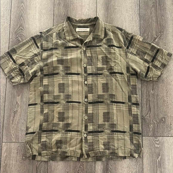 Tommy Bahama silk button up shirt small - Picture 1 of 3